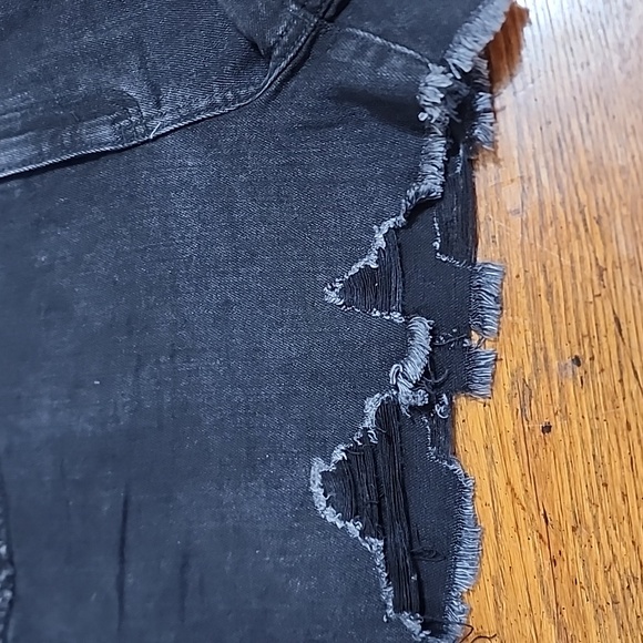 🖤NWT🖤 Aerie Cut Off Raw Edge Frayed Distressed Black Denim Shorts - Picture 10 of 11